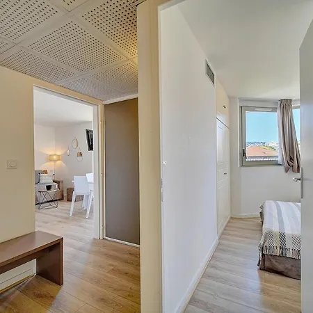 A2b222 - Coquet 3 Pieces Piscine Et Parking! 戛纳