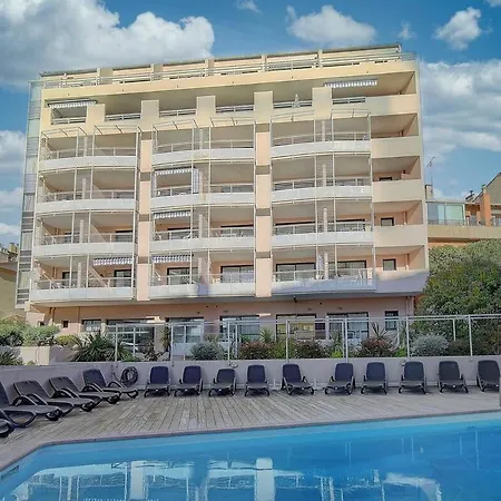 A2b222 - Coquet 3 Pieces Piscine Et Parking!